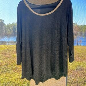 Long sleeve large woman's is Grey top with Is rhinestone collar